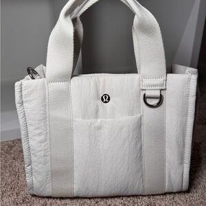 Lululemon boxy mini tote